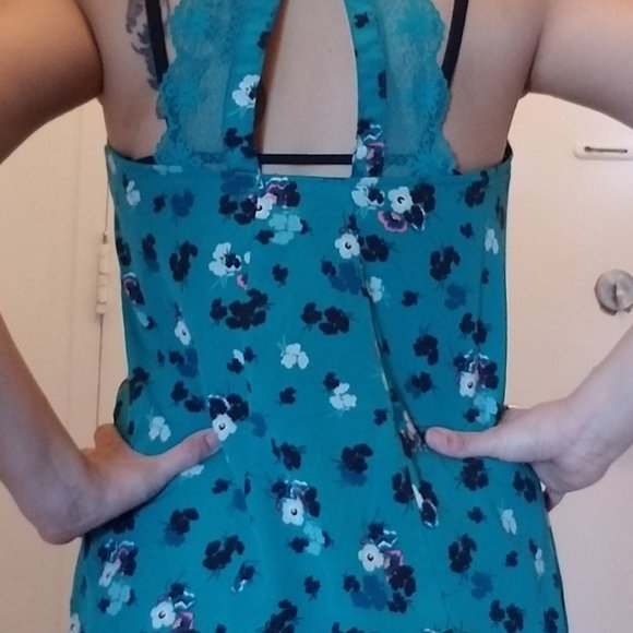 GUC - LC Lauren Conrad Green Floral Sleeveless Top - Picture 3 of 3